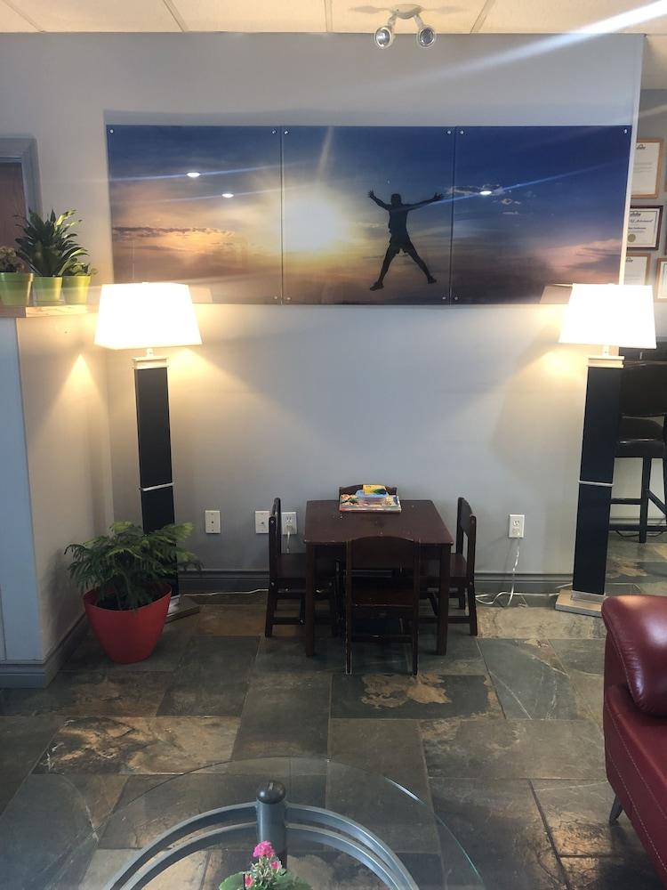 Days Inn By Wyndham Hinton Ngoại thất bức ảnh