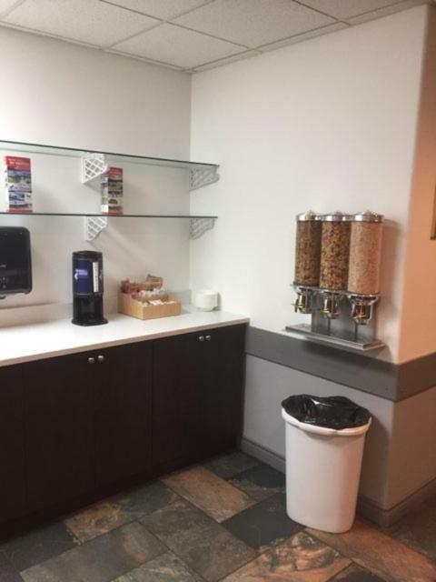 Days Inn By Wyndham Hinton Ngoại thất bức ảnh