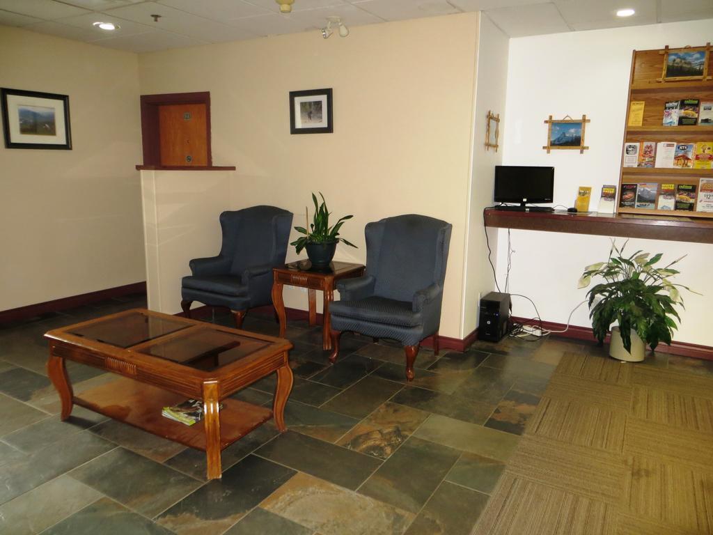 Days Inn By Wyndham Hinton Ngoại thất bức ảnh