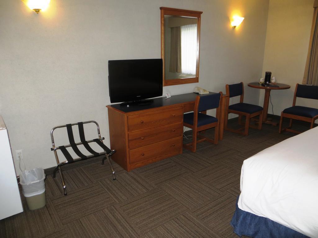 Days Inn By Wyndham Hinton Ngoại thất bức ảnh